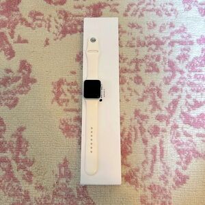 Apple Watch Series 3 (38MM aluminum case)